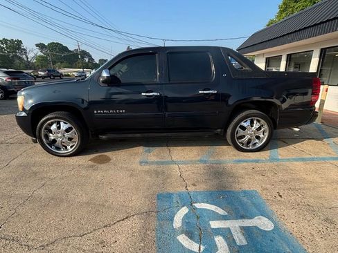 Used 2007 Chevrolet Avalanche LT w/ LT Preferred Equipment Group image 5