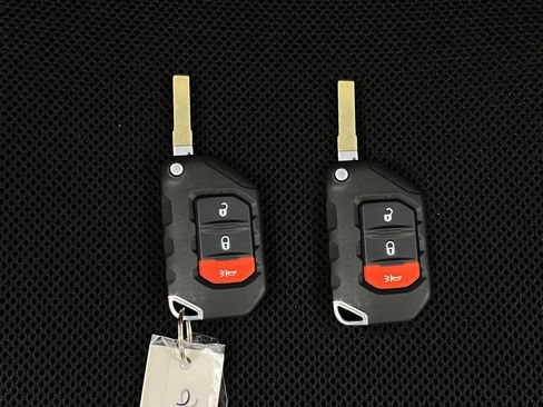 Used 2025 Jeep Wrangler Sport AWD/4WD image 10