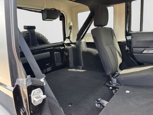 Used 2018 Jeep Wrangler Unlimited Sport AWD/4WD image 38