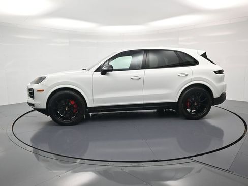 Certified 2026 Porsche Cayenne S AWD/4WD image 2