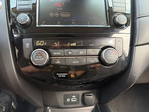 Used 2020 Nissan Rogue SV AWD/4WD image 12