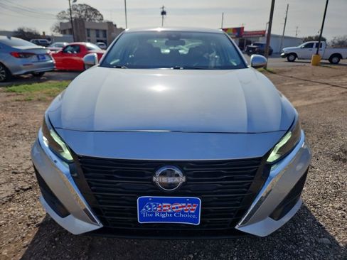 Used 2023 Nissan Altima 2.5 SV image 3