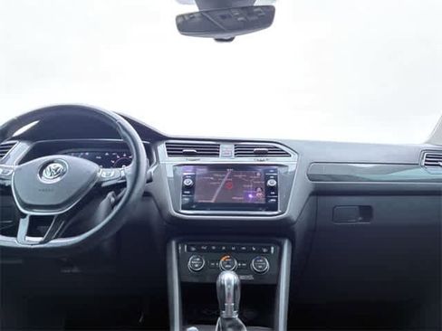 Used 2019 Volkswagen Tiguan SEL Premium image 30