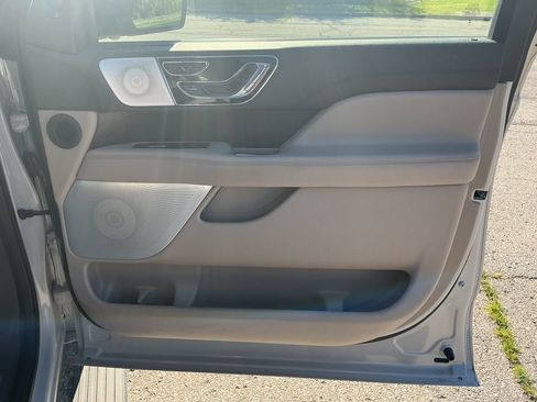 Used 2023 Lincoln Navigator L Reserve AWD/4WD image 13