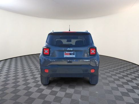Used 2018 Jeep Renegade Latitude w/ Advanced Technology Group AWD/4WD image 6