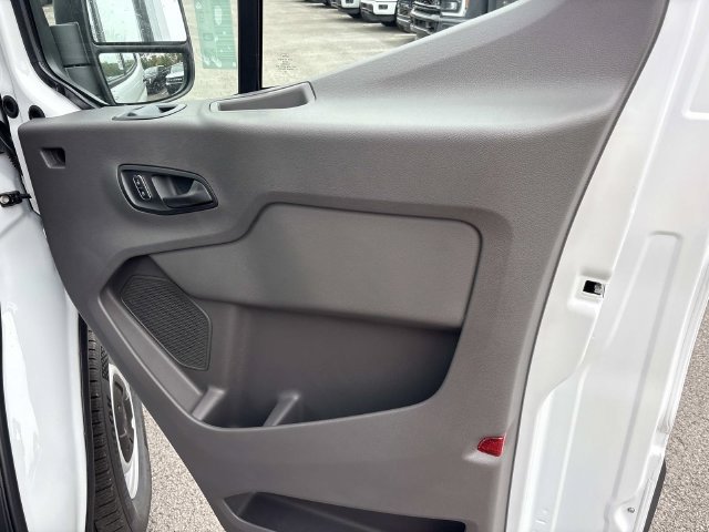 New 2027 Ford Transit 250 148 Medium Roof RWD image 18