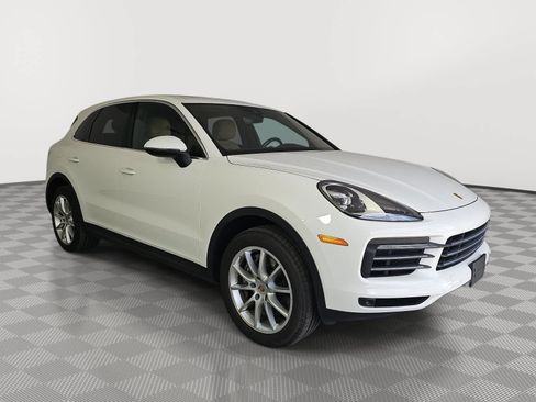 Used 2023 Porsche Cayenne w/ Premium Package AWD/4WD image 2