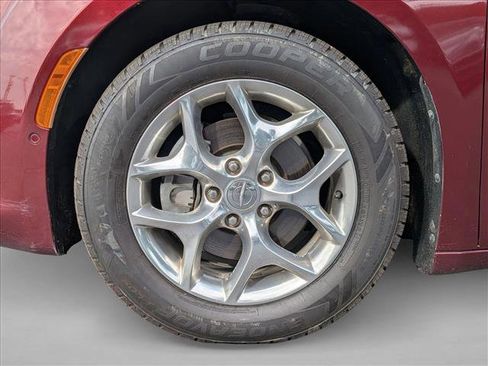 Used 2018 Chrysler Pacifica Limited w/ Advanced Safetytec Group FWD image 22