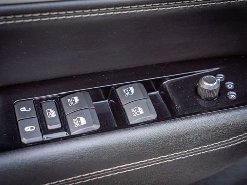 Used 2024 Jeep Wagoneer L Series II w/ Flexible Seating Group image 13