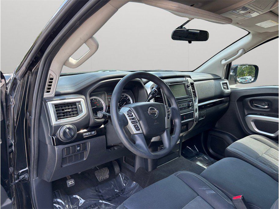 Used 2019 Nissan Titan SV RWD image 6