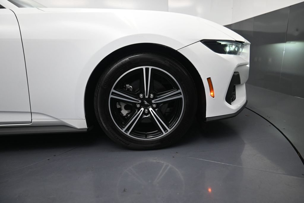 Used 2025 Ford Mustang Premium RWD image 5