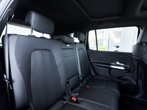 Used 2025 Mercedes-Benz GLB 250 GLB 250 w/ Exclusive Package image 28