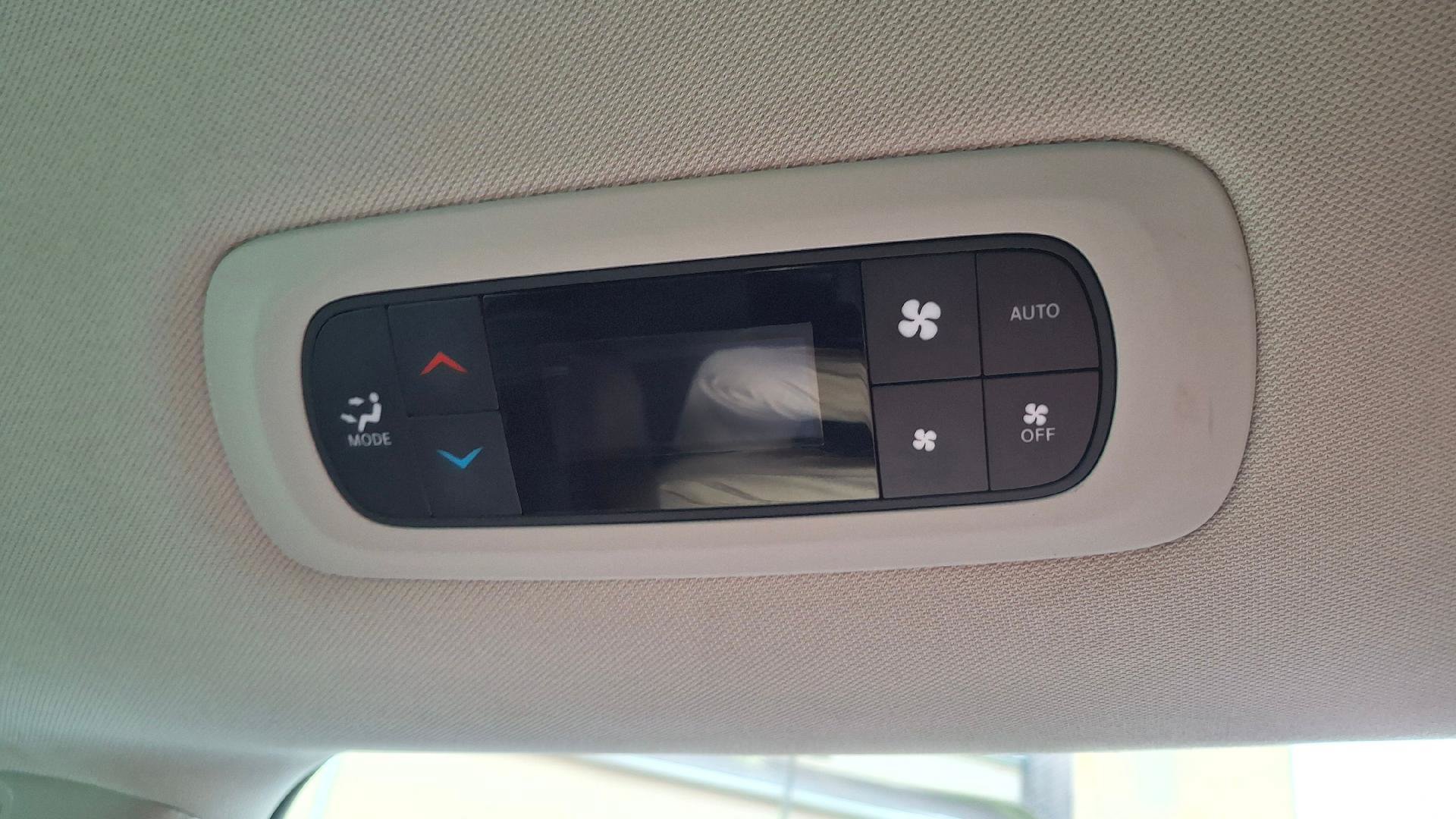 Used 2023 Chrysler Pacifica Touring-L FWD image 14