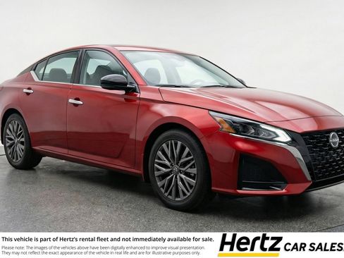 Used 2025 Nissan Altima 2.5 SV image 1