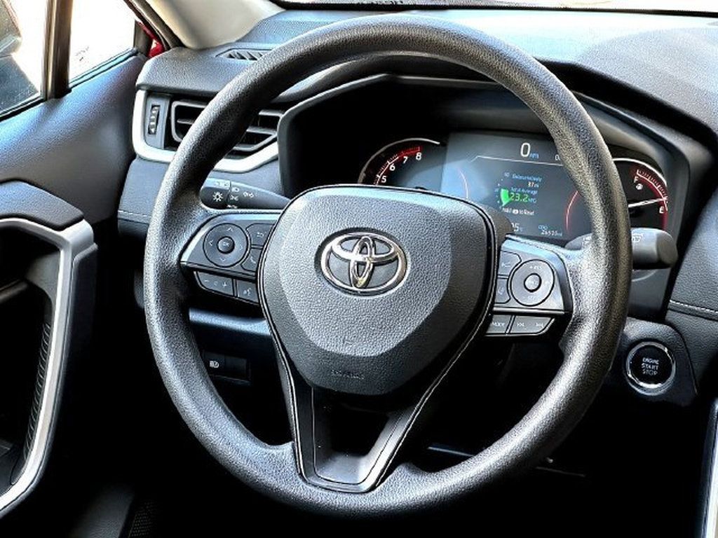 Certified 2025 Toyota RAV4 XLE AWD/4WD image 30