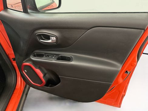 Used 2016 Jeep Renegade Trailhawk image 34