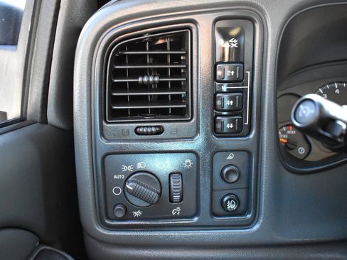 Used 2007 Chevrolet Silverado 2500 LT w/ Heavy-Duty Power Package AWD/4WD image 18