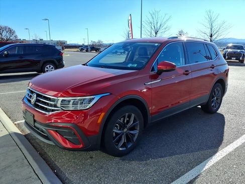Used 2022 Volkswagen Tiguan SE image 2