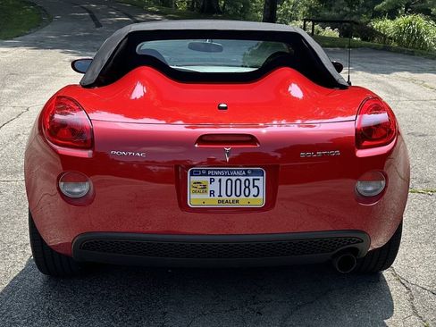Used 2006 Pontiac Solstice Convertible w/ Premium Package RWD image 6