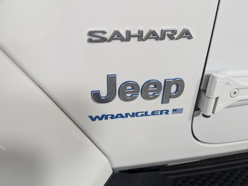 Used 2024 Jeep Wrangler Unlimited Sahara w/ Technology Group AWD/4WD image 9