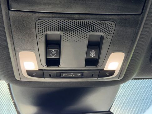 Used 2025 Honda Pilot Black Edition image 30