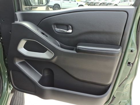 Used 2025 Nissan Frontier SV w/ SV Convenience Package image 8