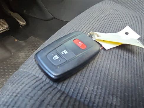 Used 2019 Toyota C-HR XLE image 34