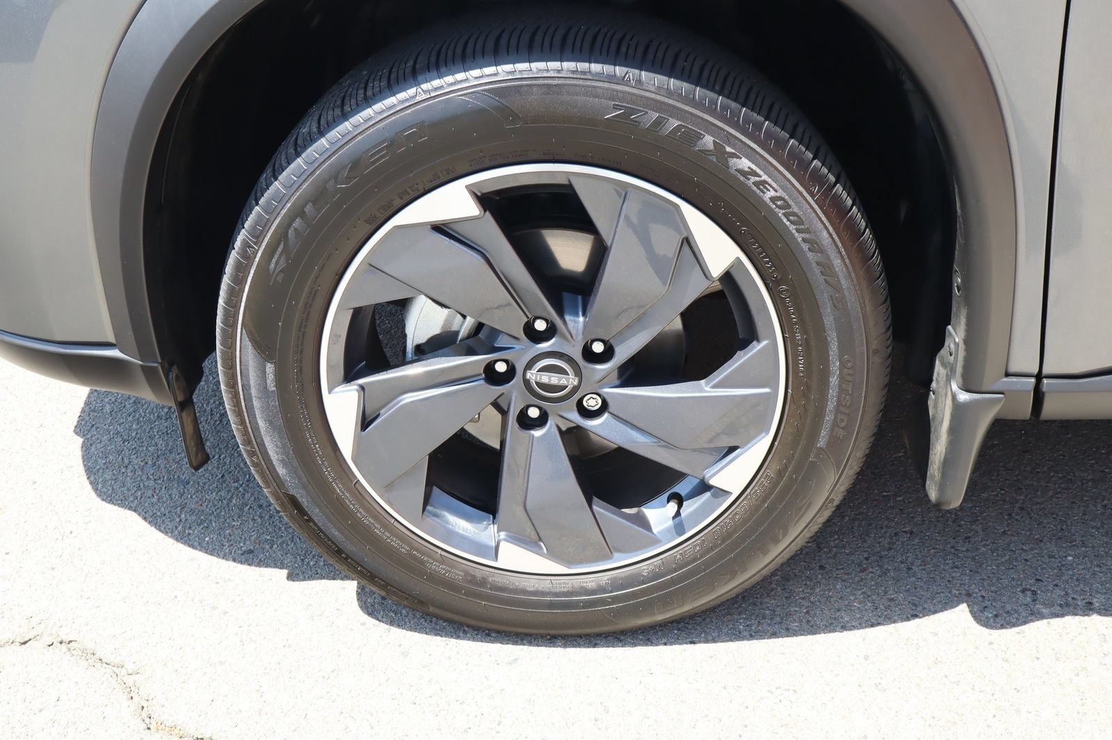 Used 2026 Nissan Rogue SV FWD image 14