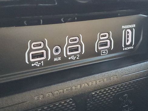 Used 2025 RAM 1500 Laramie w/ Night Edition image 32