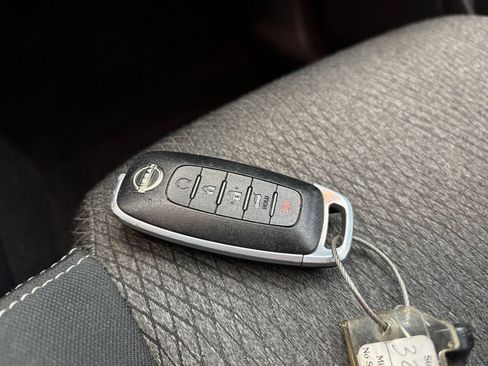 Used 2025 Nissan Rogue SV FWD image 21