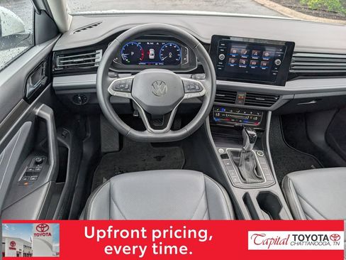 Used 2025 Volkswagen Jetta SEL FWD image 8