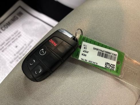 Used 2018 Jeep Renegade Latitude AWD/4WD image 25