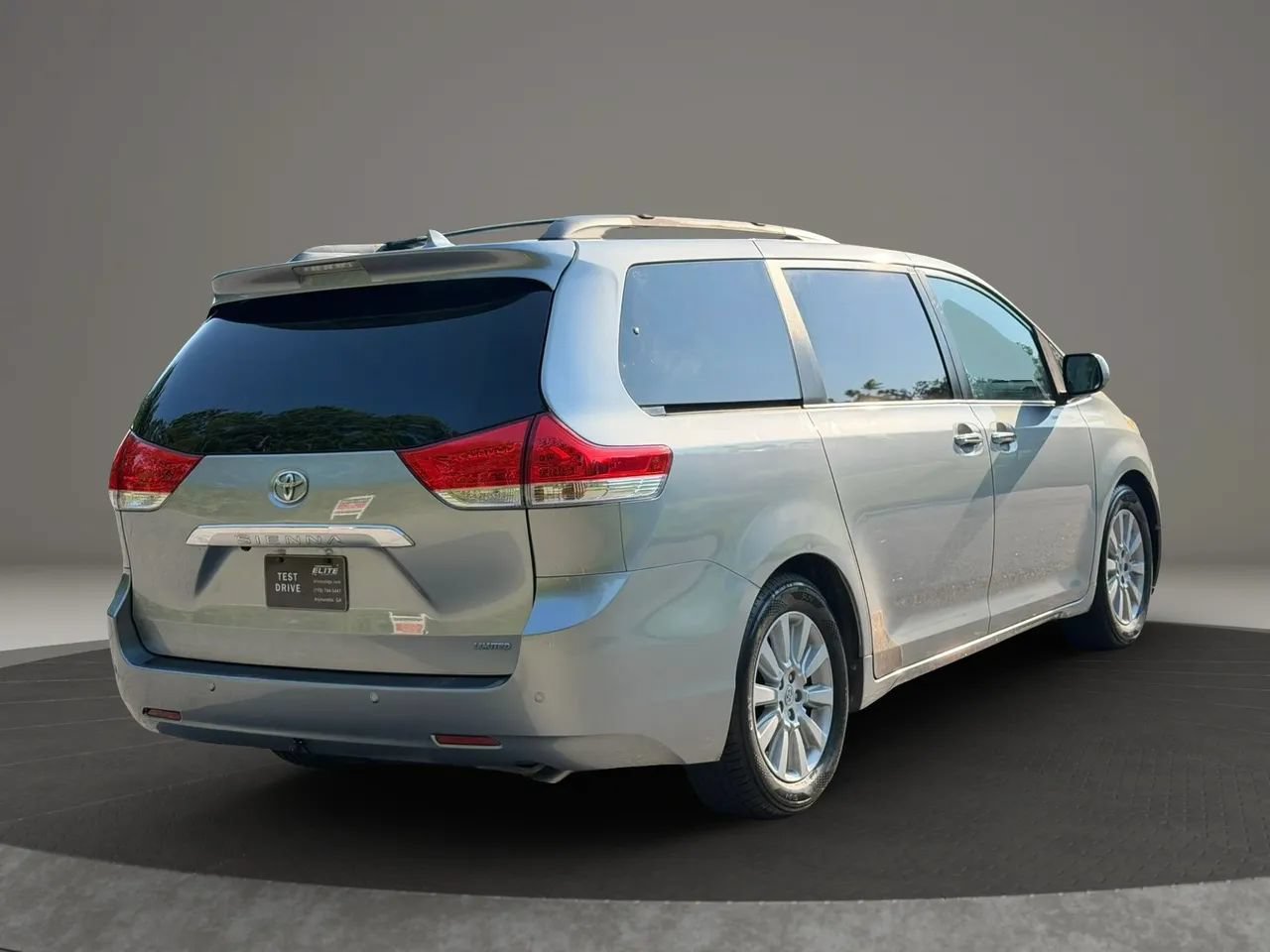 Used 2011 Toyota Sienna Limited w/ Premium Pkg FWD image 4