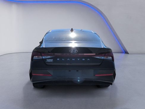 Used 2024 Hyundai Elantra SEL w/ Convenience Package image 8