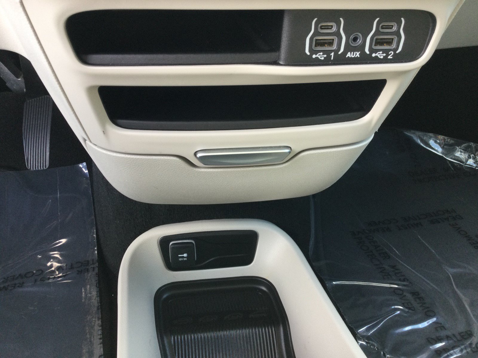Used 2023 Chrysler Pacifica Touring-L FWD image 17