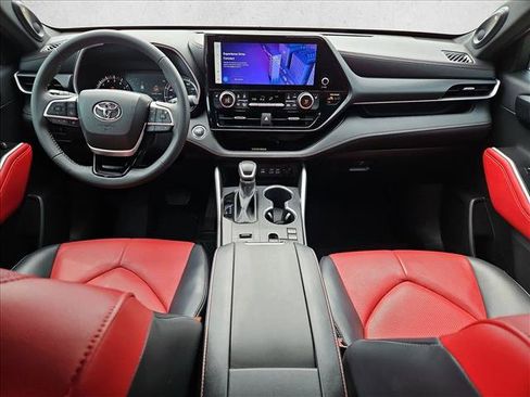 Used 2023 Toyota Highlander XSE FWD image 19