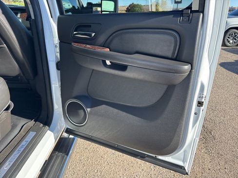 Used 2014 GMC Sierra 2500 Denali w/ Suspension Package, Off-Road image 19