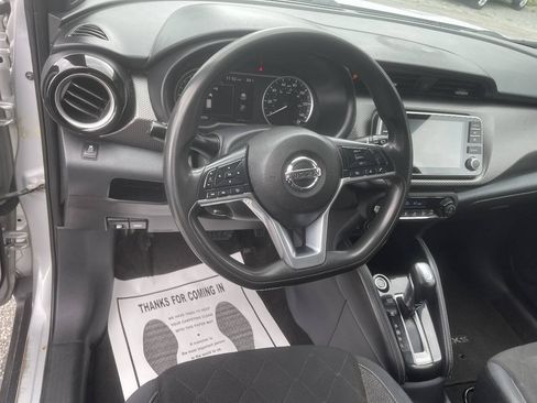 Used 2018 Nissan Kicks SV FWD image 14