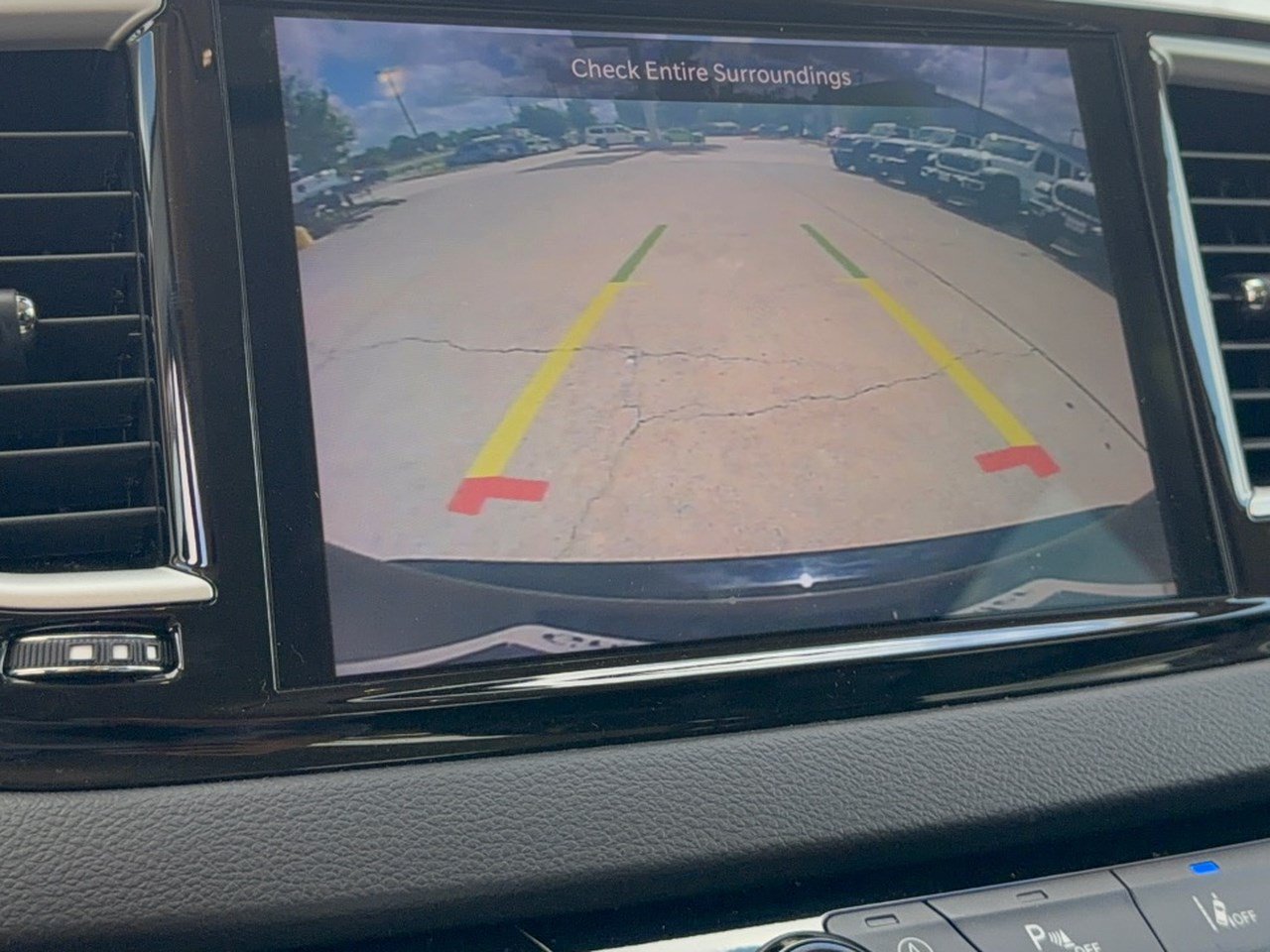 Used 2024 Chrysler Pacifica Touring-L FWD image 24