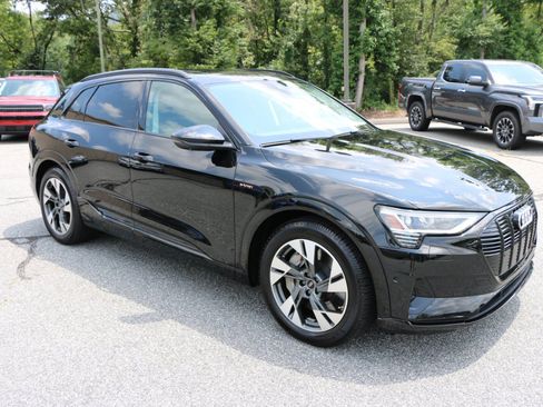 Used 2022 Audi e-tron Premium w/ Convenience Plus Package AWD/4WD image 10