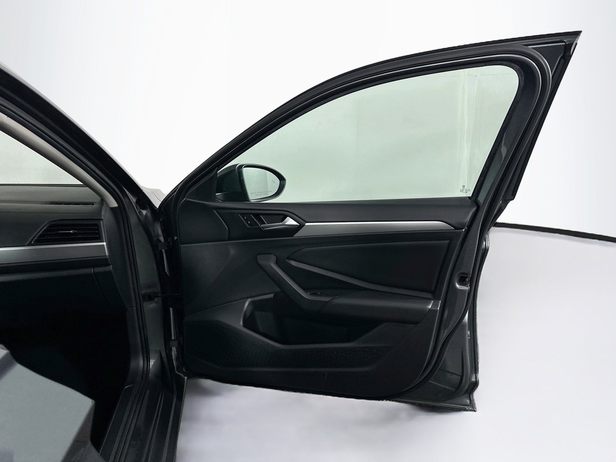 Used 2019 Volkswagen Jetta SE w/ Cold Weather Package FWD image 31