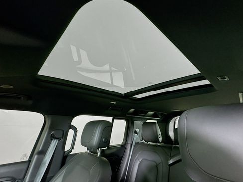 Used 2024 Land Rover Defender 110 Carpathian Edition image 23