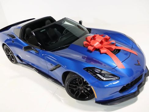 Used 2016 Chevrolet Corvette Stingray Coupe w/ Carbon Flash Badge Package image 2