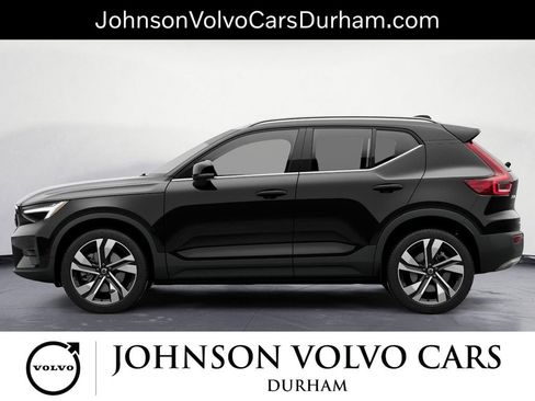 Used 2023 Volvo XC40 B5 Plus w/ Driver Assist Package image 3