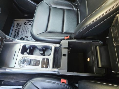 Used 2020 Ford Explorer XLT w/ Equipment Group 202A image 21