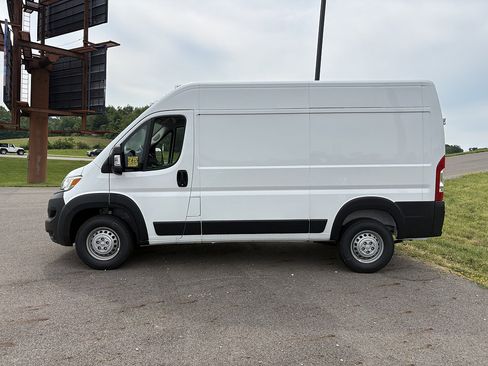 New 2025 RAM ProMaster 2500 FWD image 2
