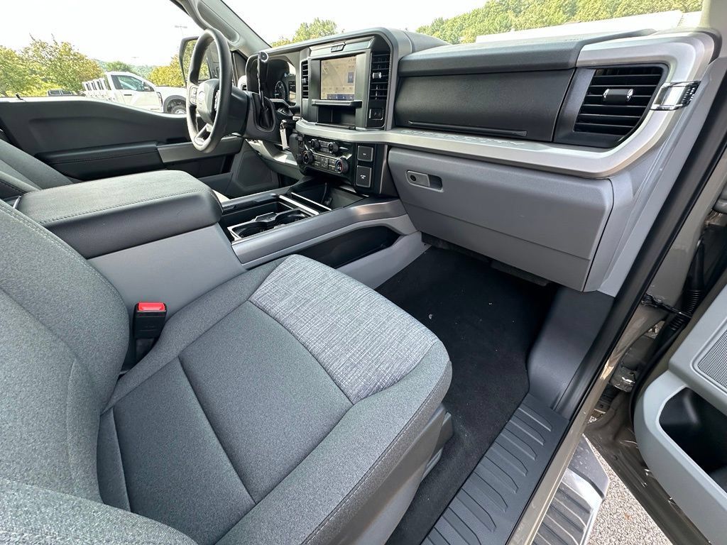 New 2026 Ford F450 XLT w/ FX4 Off-Road Package AWD/4WD image 22