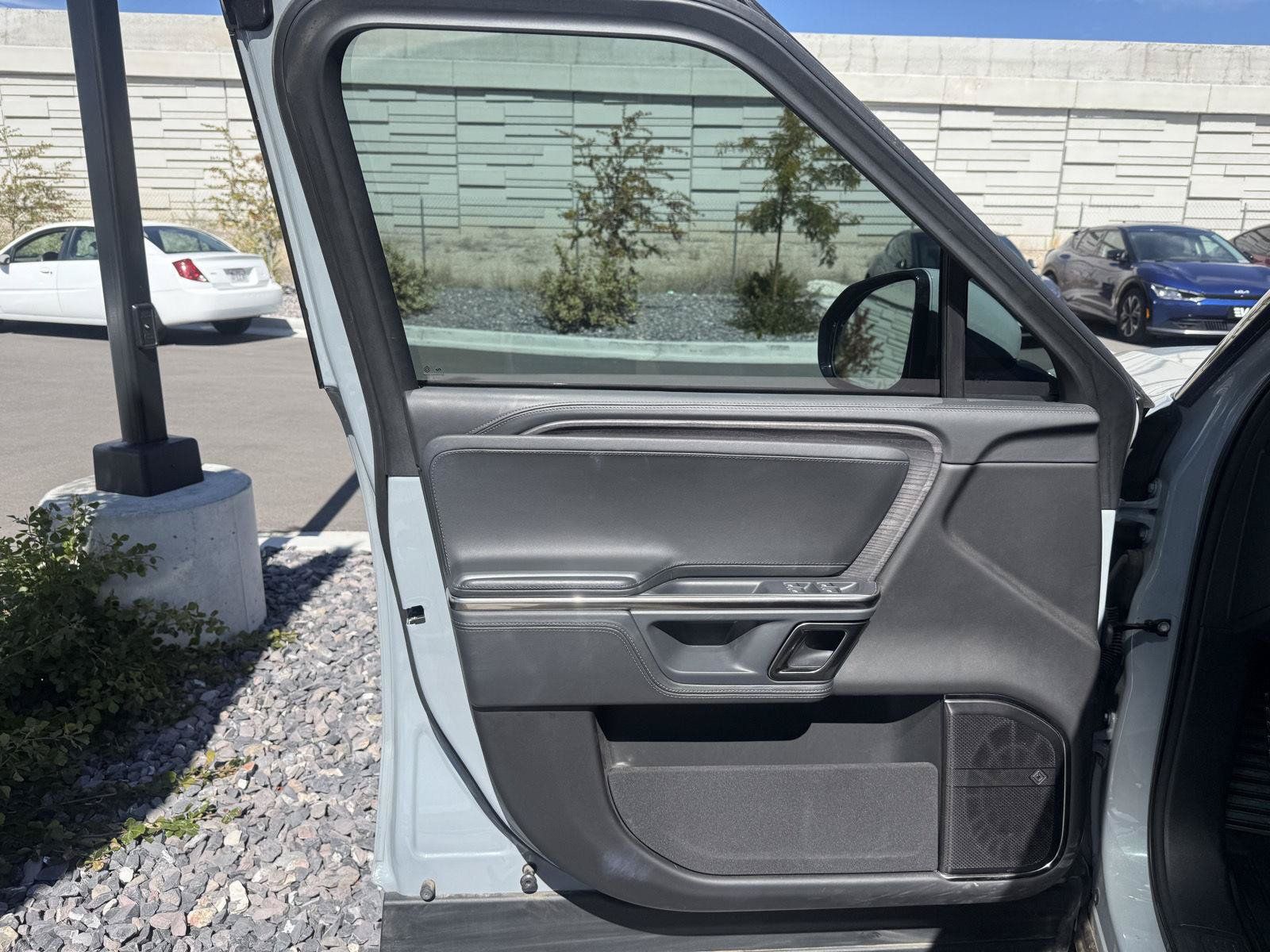 Used 2023 Rivian R1S Launch Edition Quad AWD/4WD image 12