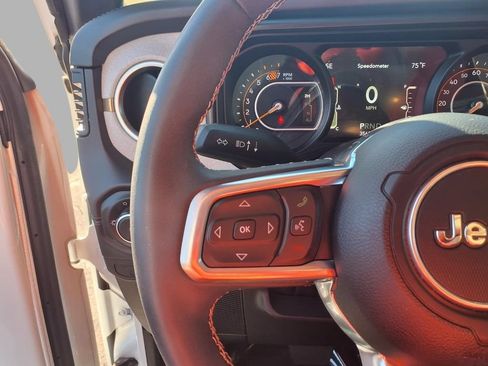 Used 2025 Jeep Wrangler Unlimited Sahara AWD/4WD image 10