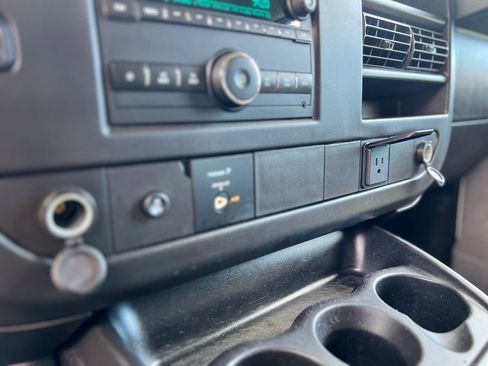 Used 2017 GMC Savana 2500 image 22